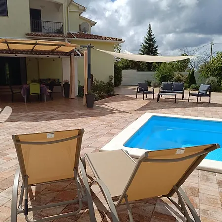 ヴィラ Kuca Hilda